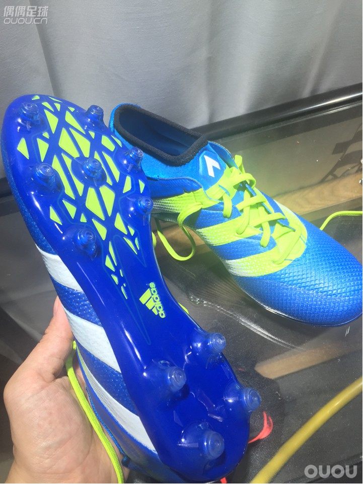 新入的ace16.2,香港买的800多人民币,还是打完折的,感觉淘宝上还便宜点