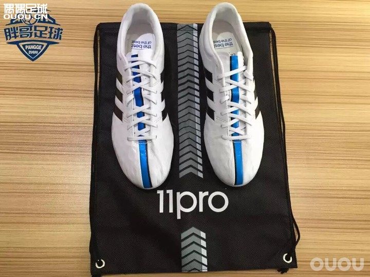 求购阿迪达斯11pro AG顶级。白蓝配色。jp260的脚。但是有点宽的脚可以穿的尺码。有的亲!不需要的亲!