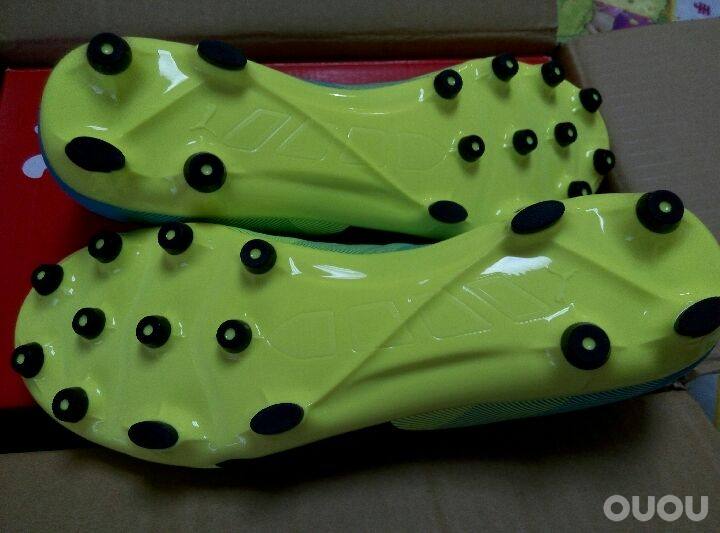 求鉴定!evopower3.3补充问题,条形码在鞋舌很中间的位置,正品是这样的吗?