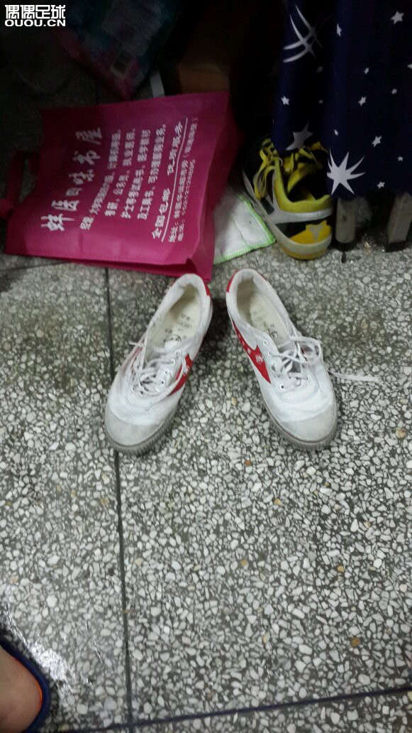 这几天因为是地毯草,穿AG不合适,上了大白鞋