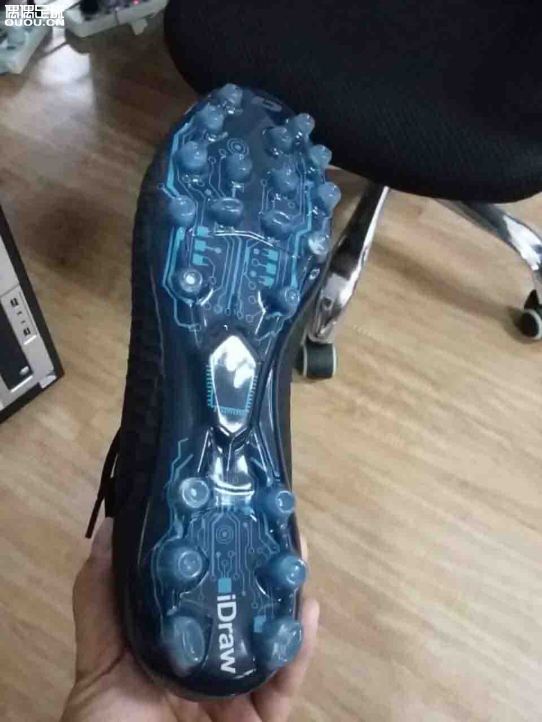 今天去idraw公司拍的谍照