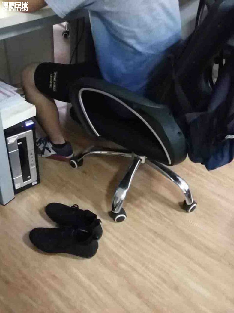 今天去idraw公司拍的谍照