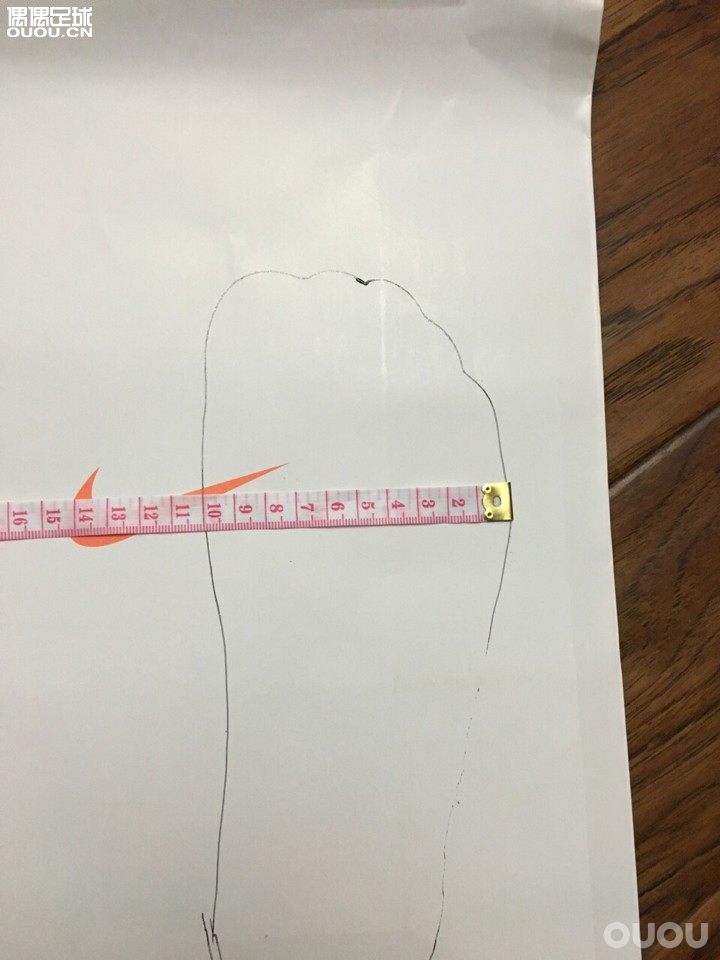 真悲剧,今天才发现我穿41码所有刺客都大一个大拇指。脚长25厘米脚围也25厘米,宽10厘米。