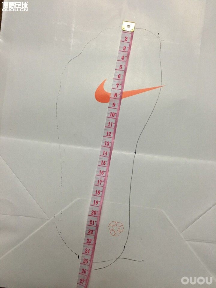 真悲剧,今天才发现我穿41码所有刺客都大一个大拇指。脚长25厘米脚围也25厘米,宽10厘米。