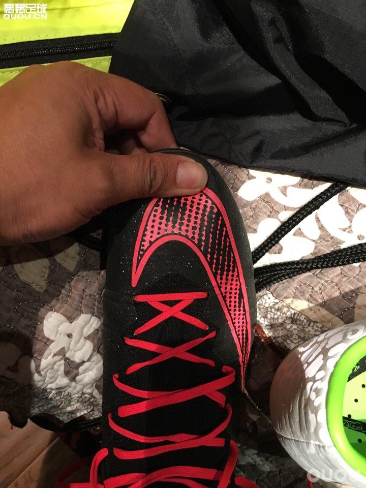 真悲剧,今天才发现我穿41码所有刺客都大一个大拇指。脚长25厘米脚围也25厘米,宽10厘米。