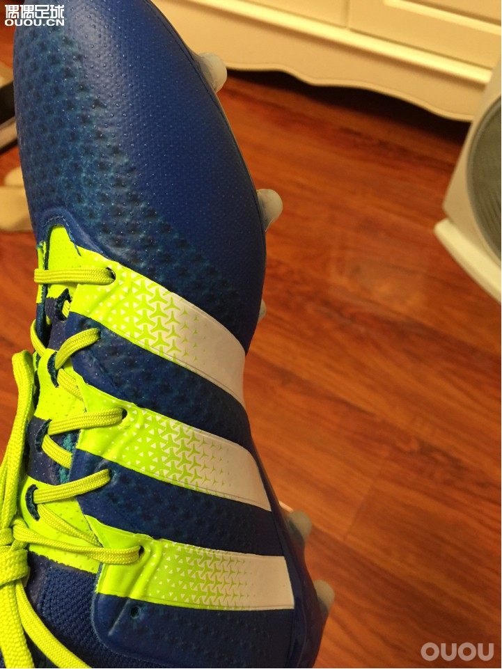 请各位帮忙看下,这是质量问题吗?Ace 16.1 primeknit