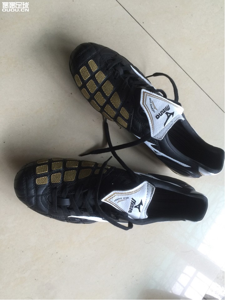 诚邀各路大神前来鉴定一下。鞋是美津浓舍瓦二代顶级。首先这款鞋没记错应该是08年产的吧?