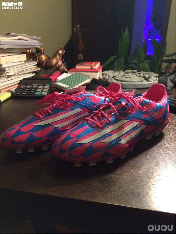 求助各位大神鉴定,F30草莓是正品不
感谢!!!