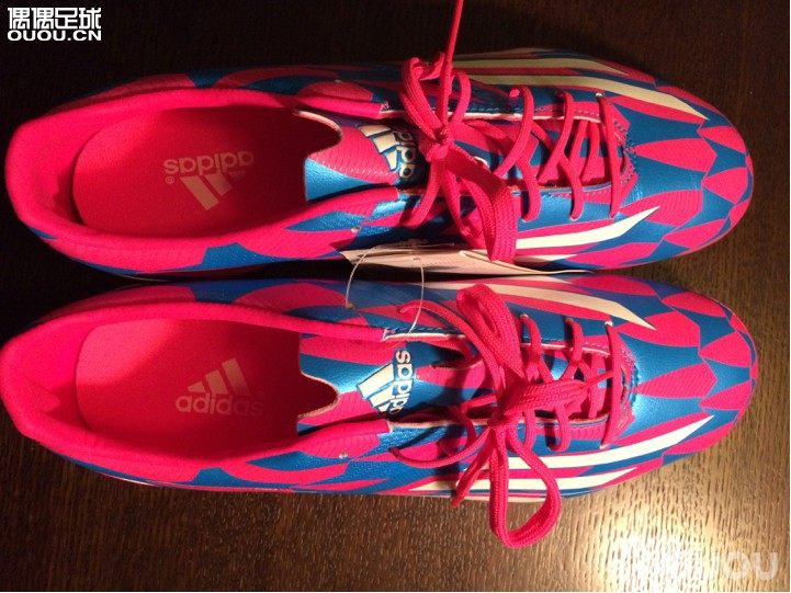 求助各位大神鉴定,F30草莓是正品不
感谢!!!