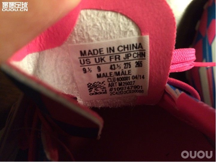 求助各位大神鉴定,F30草莓是正品不
感谢!!!