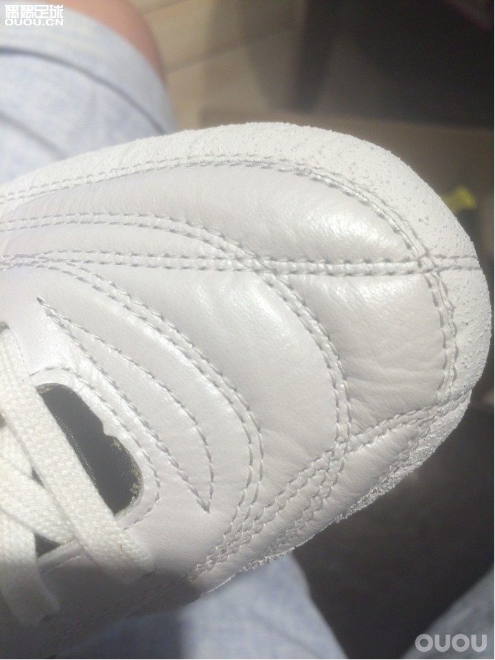 monarcida 灰白配色。帮忙看一下   这个颜色的好像不怎么多。。