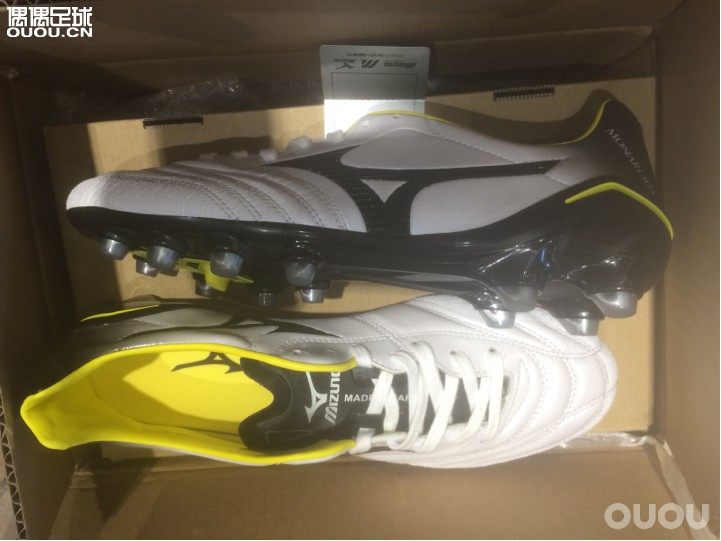 monarcida 灰白配色。帮忙看一下   这个颜色的好像不怎么多。。