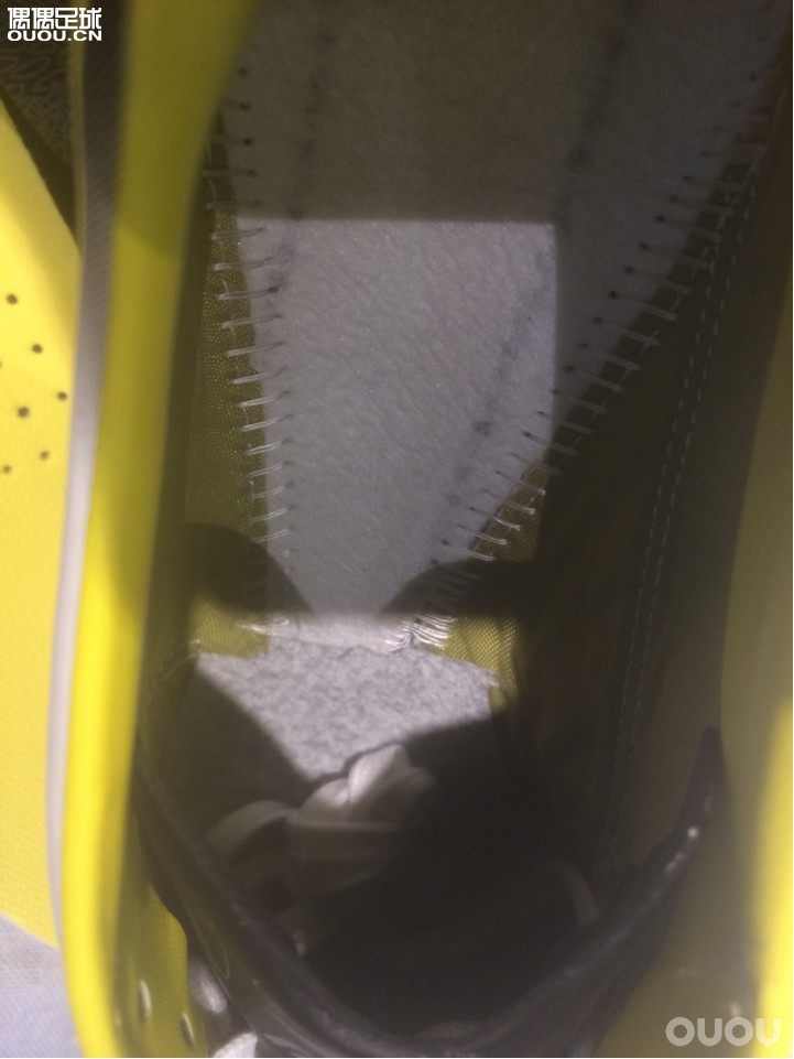 monarcida 灰白配色。帮忙看一下   这个颜色的好像不怎么多。。