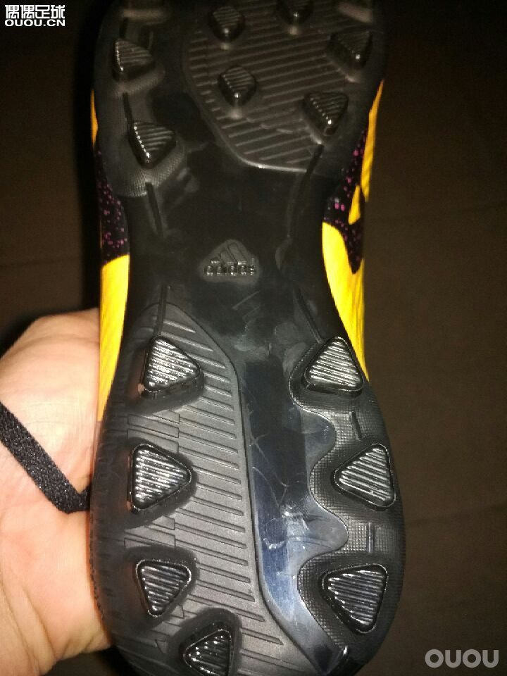 求鉴定,昨天在澳门去大三巴街道的阿迪达斯店购买的,原价459折扣后365相当人民币302元,X15.3系列!