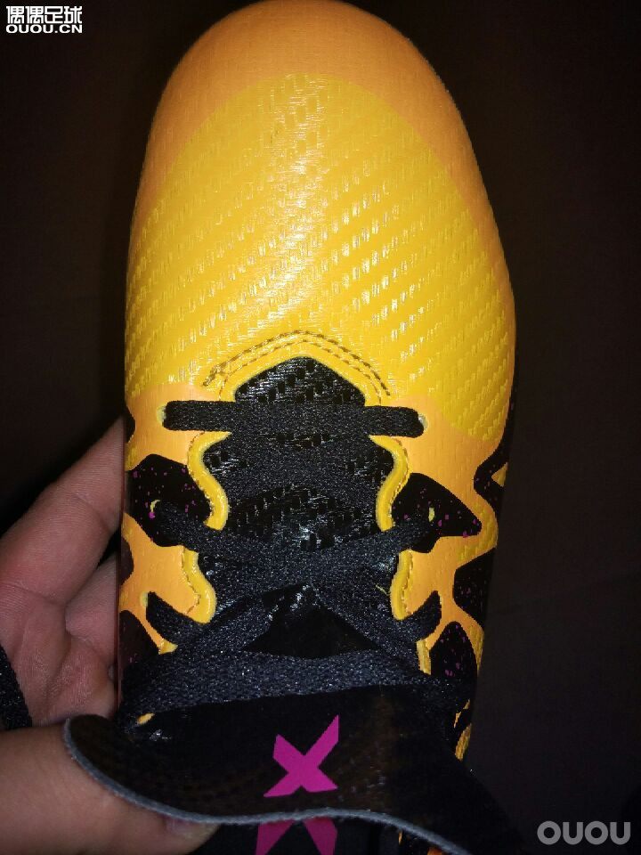 求鉴定,昨天在澳门去大三巴街道的阿迪达斯店购买的,原价459折扣后365相当人民币302元,X15.3系列!