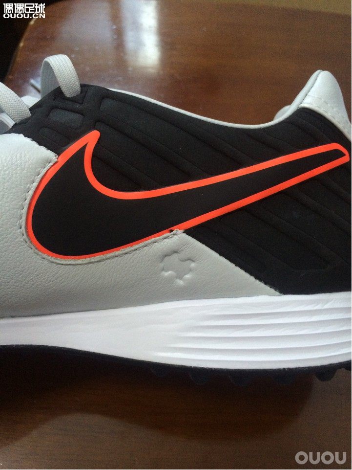 帮鉴定一下刚到的传奇6 M级是否正品!