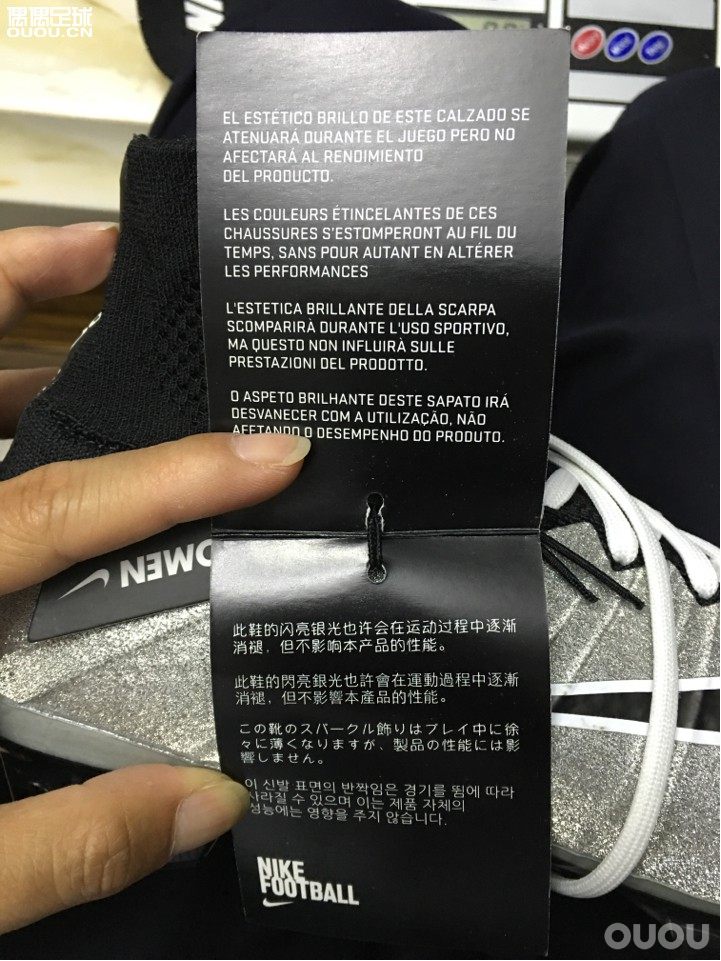 ID刺客,请教一下,这鞋正吗?为啥没有ACC呢?平时要如何保养会少掉粉?