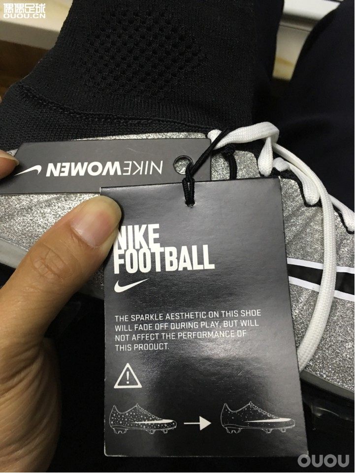 ID刺客,请教一下,这鞋正吗?为啥没有ACC呢?平时要如何保养会少掉粉?