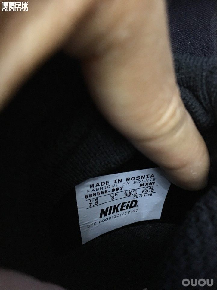 ID刺客,请教一下,这鞋正吗?为啥没有ACC呢?平时要如何保养会少掉粉?