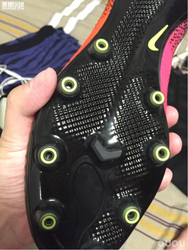 烦请各位兄弟帮我看看正不正。心心念念总算入手啦。某宝奔跑买的,而且是不是这双只有波产啊?