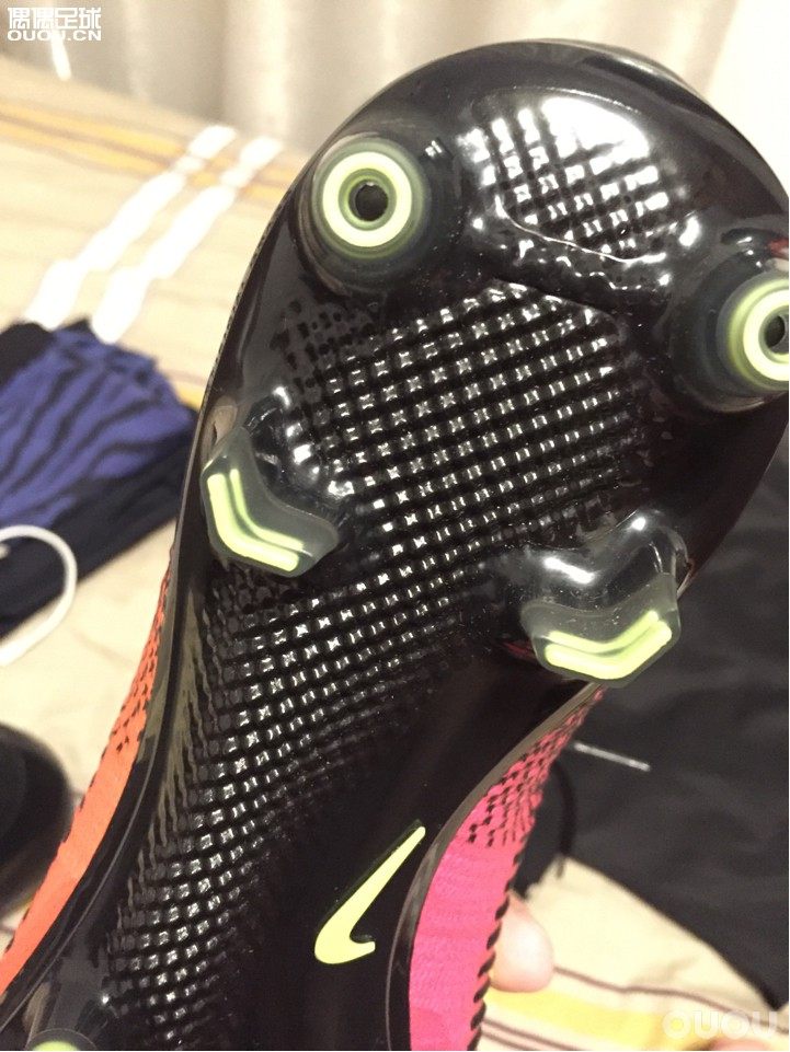 烦请各位兄弟帮我看看正不正。心心念念总算入手啦。某宝奔跑买的,而且是不是这双只有波产啊?