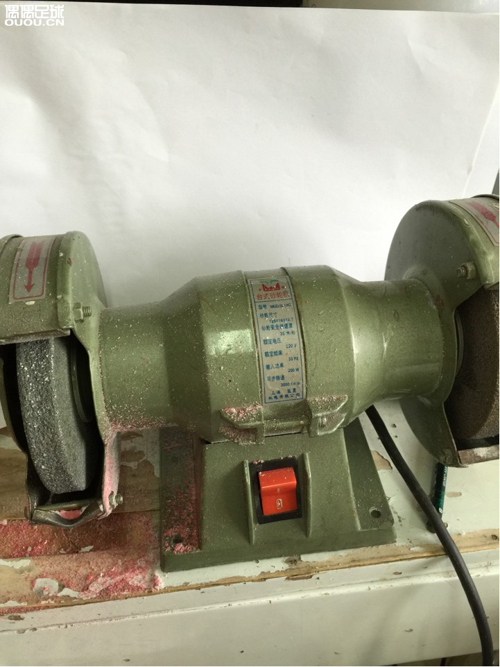 断钉修复  最重要的材料是图中的尼龙板 学校实验室的材料管导师要了一小块