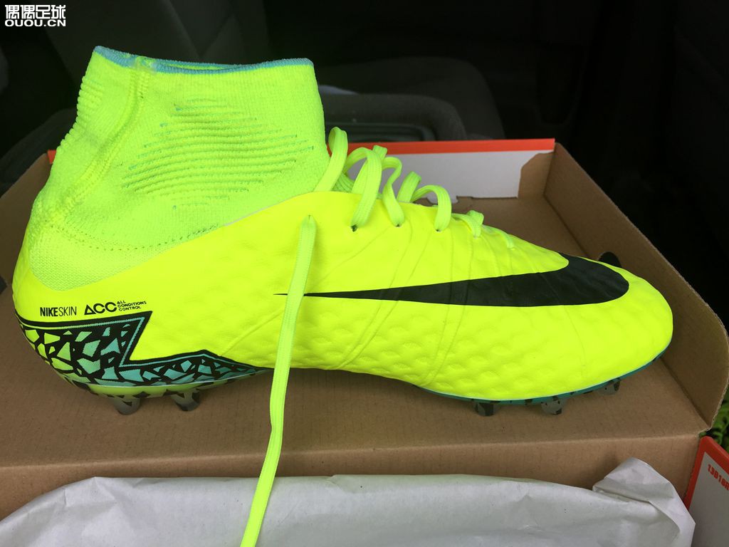 欧洲杯配色高帮毒蜂2,颜色骚,脚感一流!