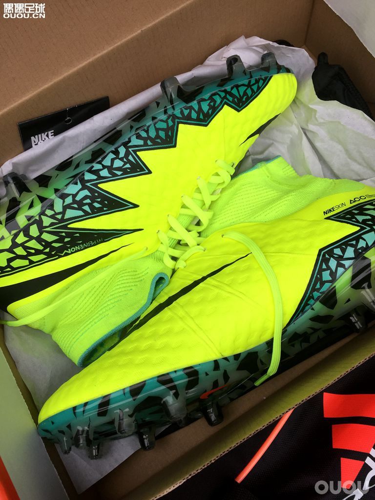 欧洲杯配色高帮毒蜂2,颜色骚,脚感一流!