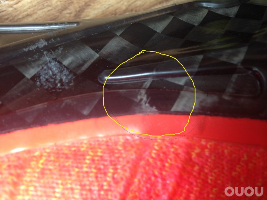 请各位帮忙鉴定刺客超顶碳底是否断了,谢谢