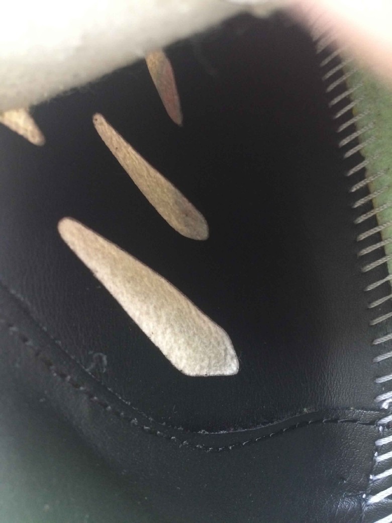 请高手帮我看看这双刺客10是不是正品,谢谢了,急等!!!