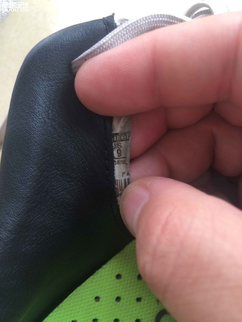 请高手帮我看看这双刺客10是不是正品,谢谢了,急等!!!