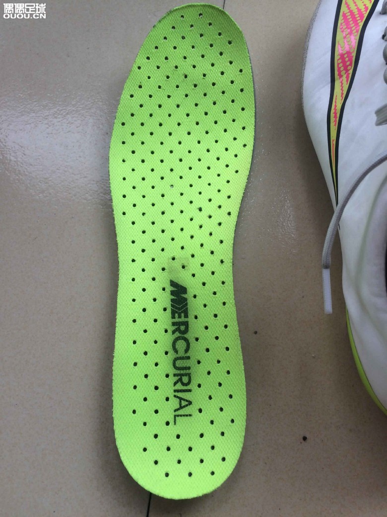 请高手帮我看看这双刺客10是不是正品,谢谢了,急等!!!