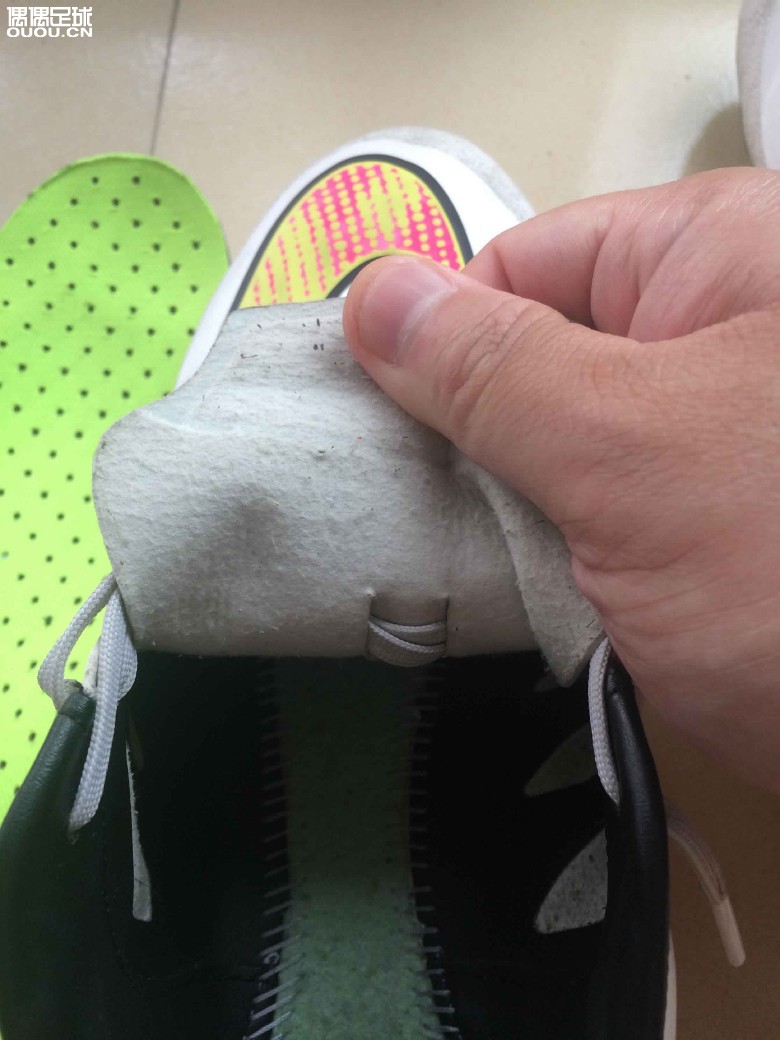 请高手帮我看看这双刺客10是不是正品,谢谢了,急等!!!