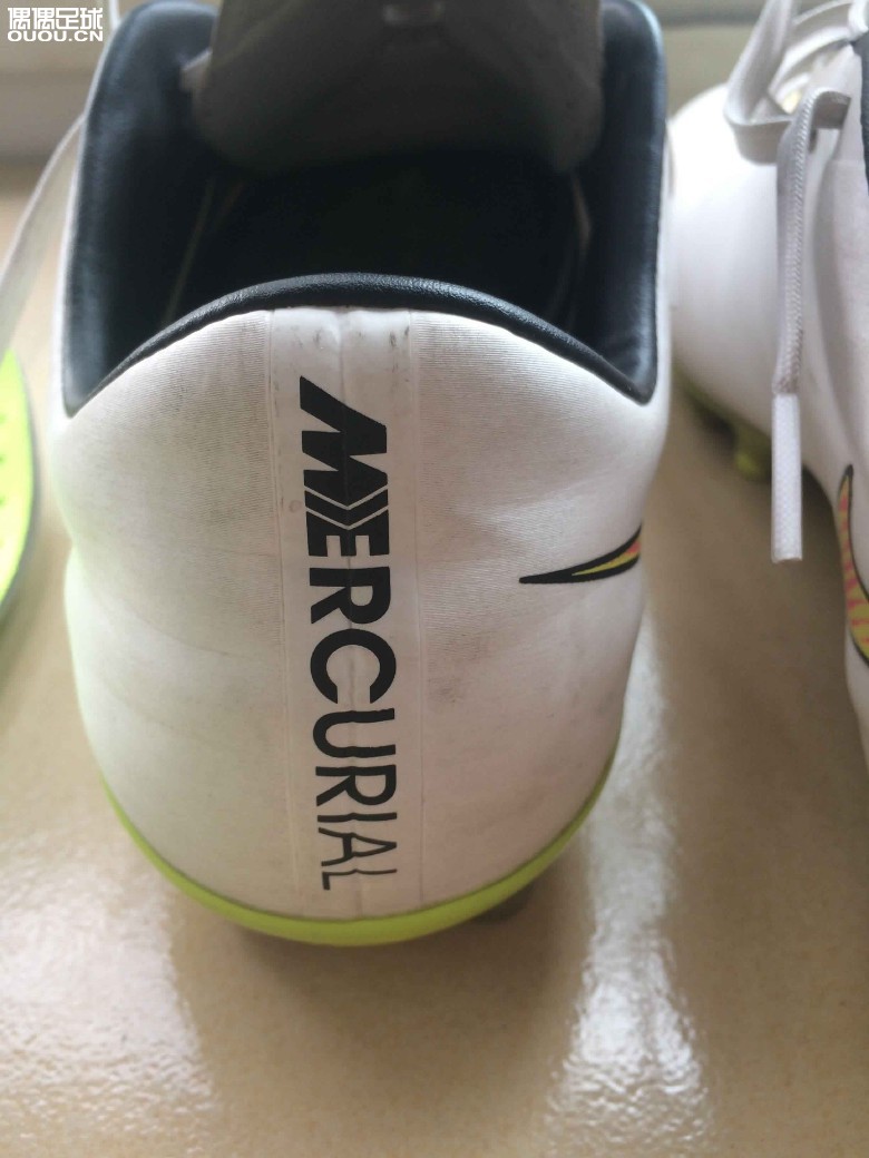 请高手帮我看看这双刺客10是不是正品,谢谢了,急等!!!