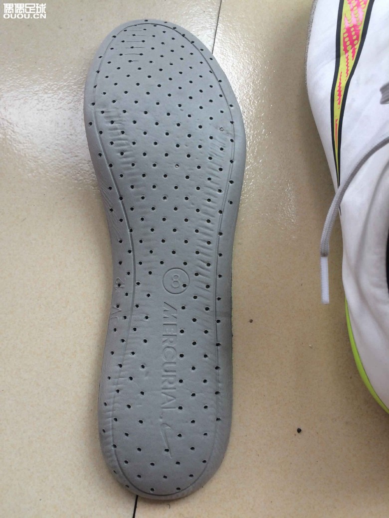 请高手帮我看看这双刺客10是不是正品,谢谢了,急等!!!