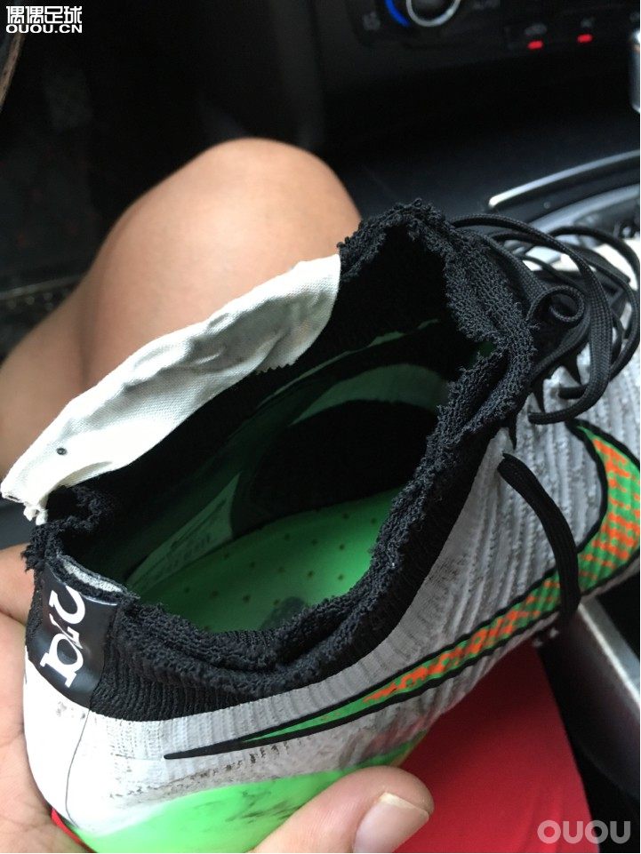 曾经最爱的心头肉,超贴合我这怪脚的鞋子。因为新爱的来临,把它变成这幅模样。