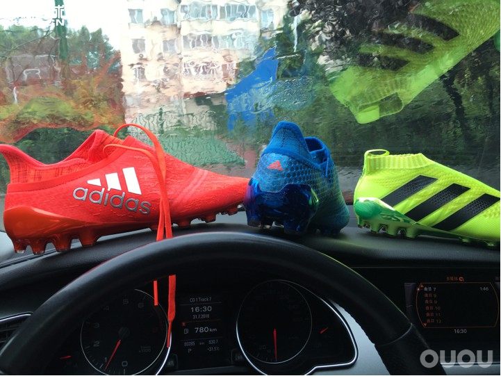本想球场秀鞋,结果雨大到车都下不去。