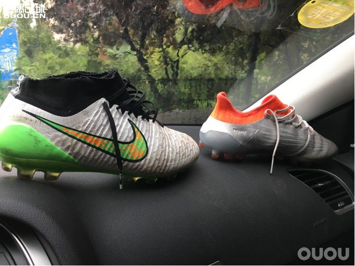 本想球场秀鞋,结果雨大到车都下不去。