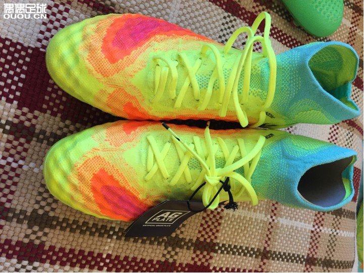 新鬼vsACE货一起来了,都不偏码刺客超顶275这两个275刚好,新鬼比任何一双高帮鞋都难穿,特别难穿。