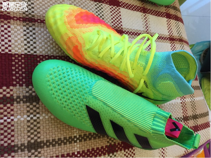 新鬼vsACE货一起来了,都不偏码刺客超顶275这两个275刚好,新鬼比任何一双高帮鞋都难穿,特别难穿。