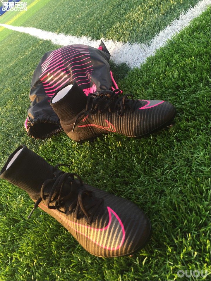 NIKE MERCURIAL SUPERFLY V AGPRO 实战测评原来说周三发的,因为台风原因比赛取消了,改到了今天。