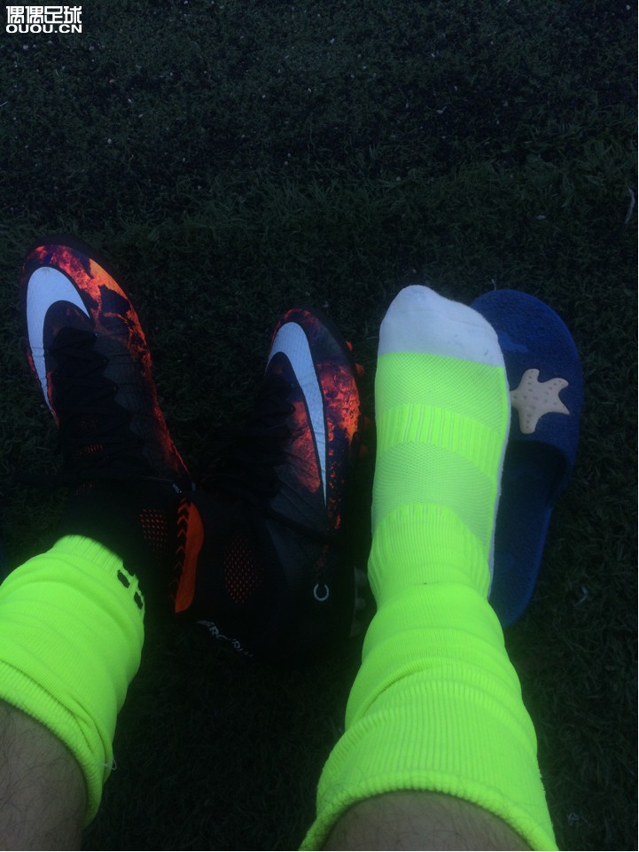 大雨过后必有彩虹,雨后的球场