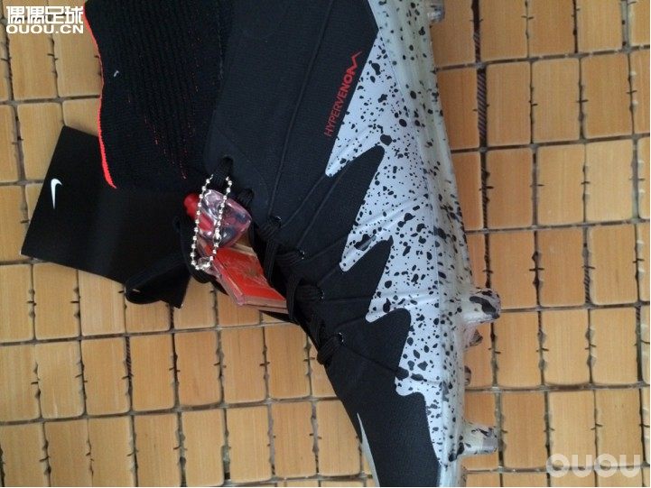 NIKE HyperVenom Phantom II FG