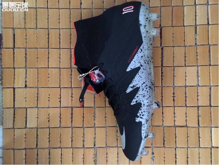 NIKE HyperVenom Phantom II FG