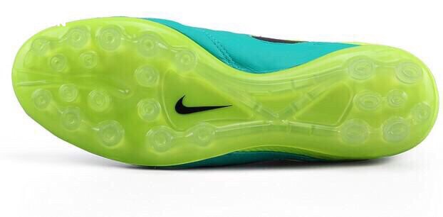 昨天发了一贴,怪我自己没说清楚,我想表达的意思是传奇6鞋底的图案为什么不一样了。