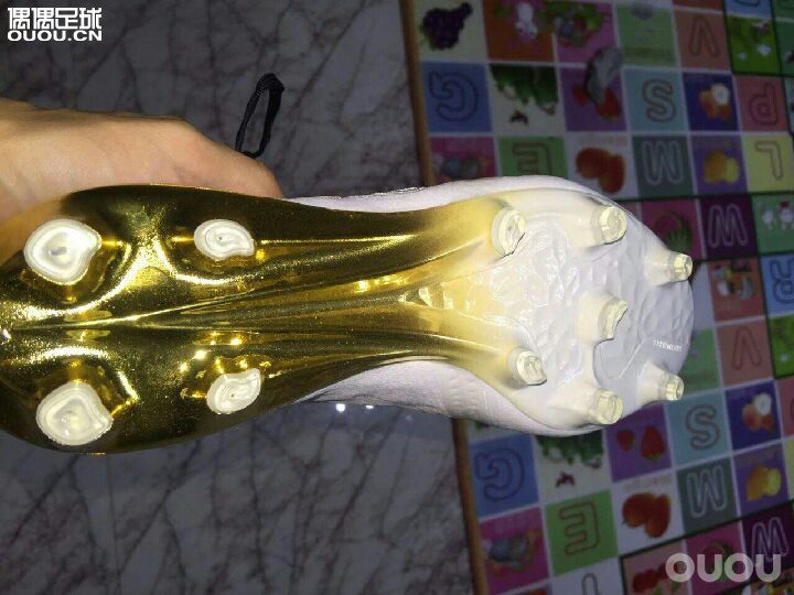 求鉴定一双x无鞋带,是真还是假?