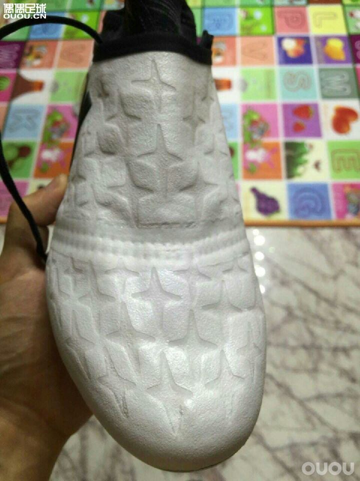 求鉴定一双x无鞋带,是真还是假?