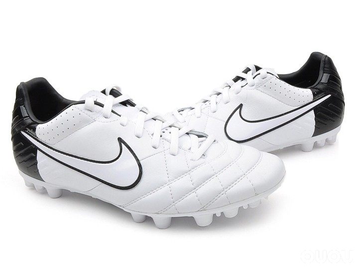 传6和传4差距大吗?不大的话就选传6了。从触感和重量上另外传6中端ag和莫雷拉2015哪个好。主要看触感。