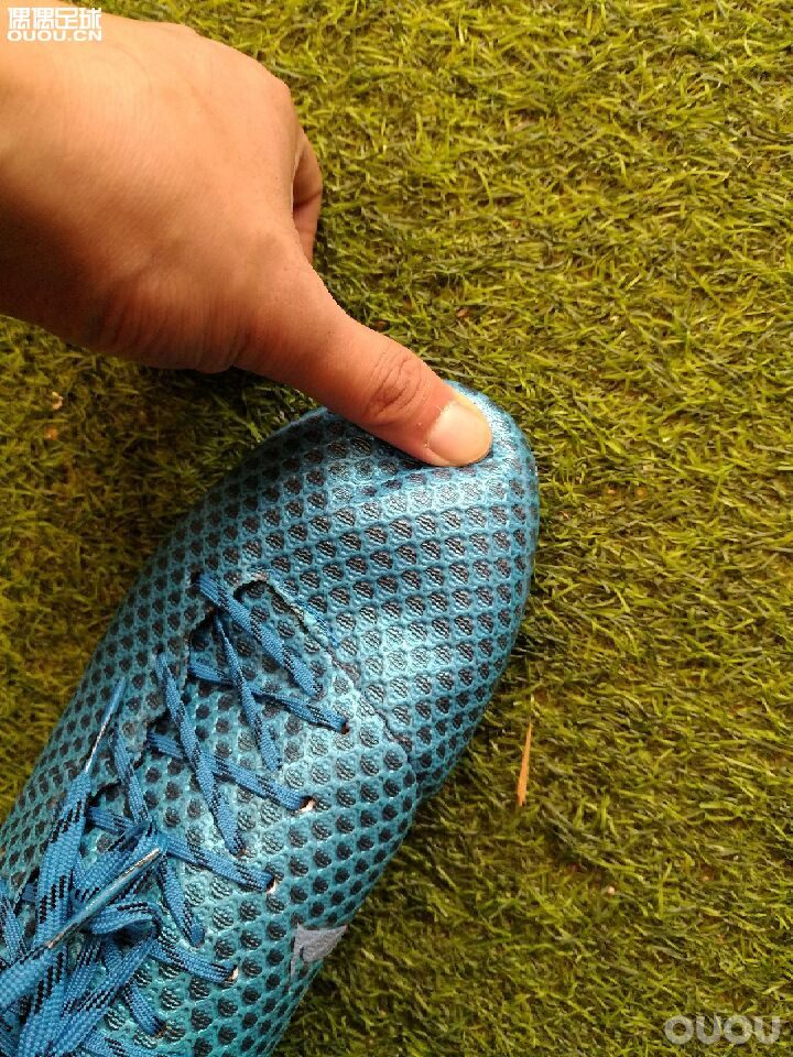 ?迟来的33岁生日礼物,选择了这双靓蓝色的顶级AG梅西款16.1。? ?