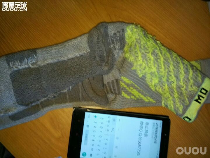 没想到一个3线城市的业余足球赛都这么黑暗球迷都看不下去了在场下喊。破市足协主席对一球迷说你瞎喊什么!